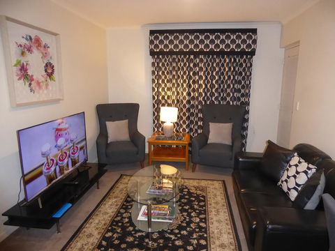 Adelaide City Apartment - 3br, 2bath & Carpark - eTourism Australia 1