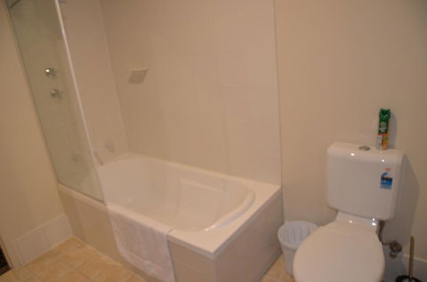 Adelaide City Apartment - 3br, 2bath & Carpark - eTourism Australia 16