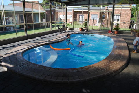 Arkana Motor Inn & Terrace Apartments - eTourism Australia 2