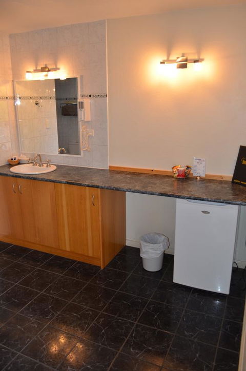 Arkana Motor Inn & Terrace Apartments - eTourism Australia 37