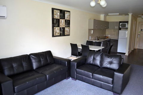 Arkana Motor Inn & Terrace Apartments - eTourism Australia 34