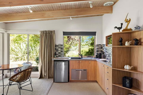 Adelaide Hills Retreats - eTourism Australia 24