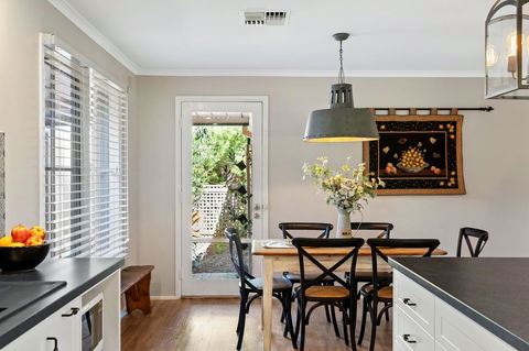 Adelaide Hills Retreats - eTourism Australia 8