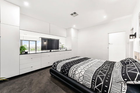 KENNEDY EXECUTIVE TOWNHOUSE - eTourism Australia 20