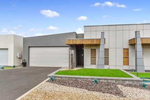 KENNEDY EXECUTIVE TOWNHOUSE - eTourism Australia 9