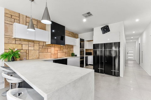 KENNEDY EXECUTIVE TOWNHOUSE - eTourism Australia 12