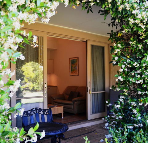 Grapevines Boutique Accommodation - eTourism Australia 7