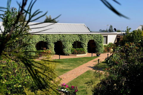 Grapevines Boutique Accommodation - eTourism Australia 8