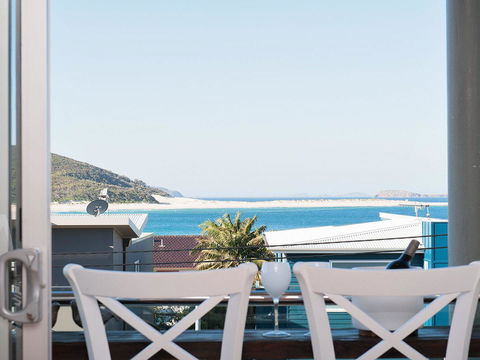 Blue View @ Fingal Bay - eTourism Australia 13