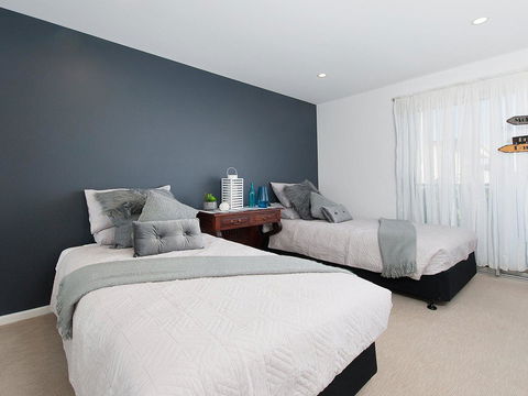 Blue View @ Fingal Bay - eTourism Australia 26