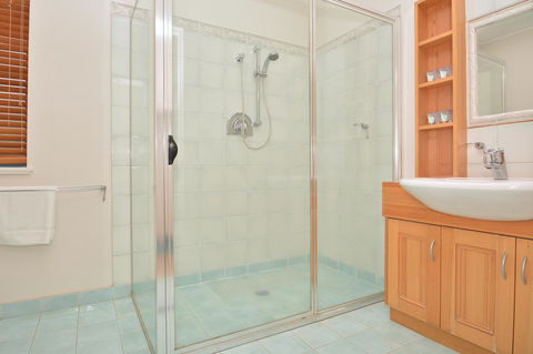 JE Guesthouse, Central To All The Hunter Valley Has To Offer - eTourism Australia 35