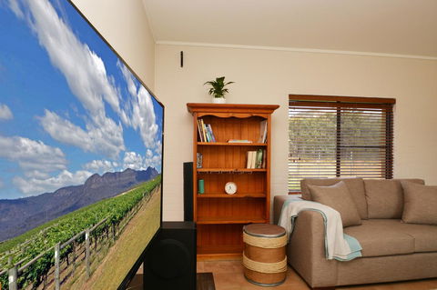 JE Guesthouse, Central To All The Hunter Valley Has To Offer - eTourism Australia 5