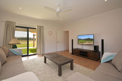 JE Guesthouse, Central To All The Hunter Valley Has To Offer - eTourism Australia 4