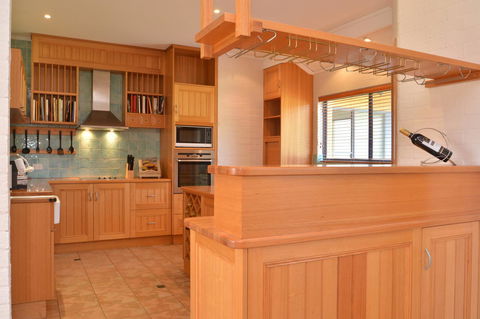 JE Guesthouse, Central To All The Hunter Valley Has To Offer - eTourism Australia 11