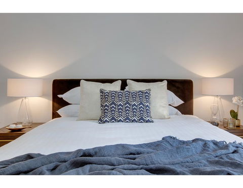 Large, Stylish And Quiet Penthouse Steps From Surf - eTourism Australia 7