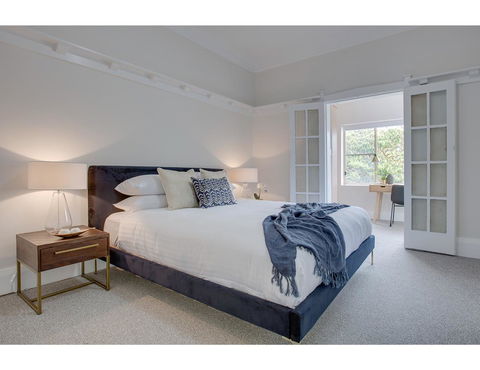 Large, Stylish And Quiet Penthouse Steps From Surf - eTourism Australia 1