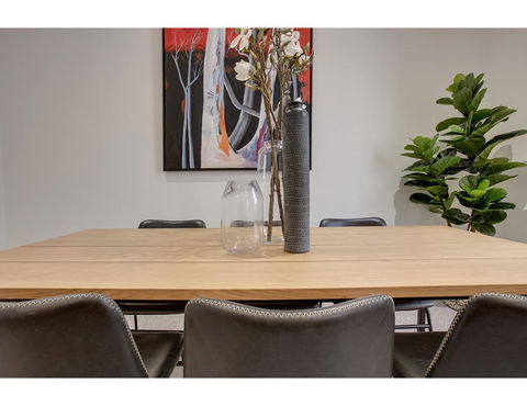 Large, Stylish And Quiet Penthouse Steps From Surf - eTourism Australia 14