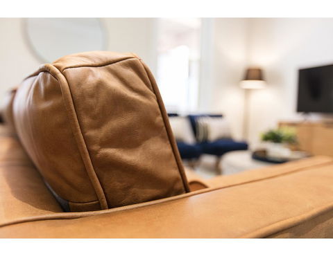 Large, Stylish And Quiet Penthouse Steps From Surf - eTourism Australia 19