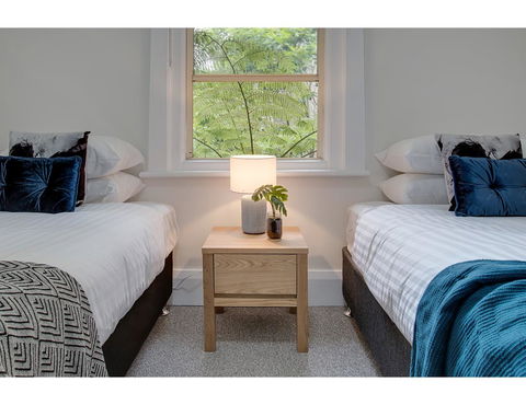 Large, Stylish And Quiet Penthouse Steps From Surf - eTourism Australia 17