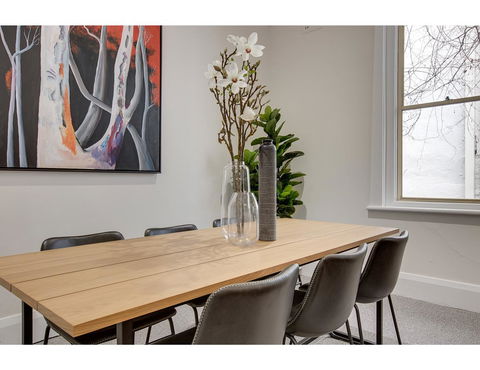 Large, Stylish And Quiet Penthouse Steps From Surf - eTourism Australia 5