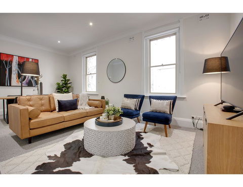 Large, Stylish And Quiet Penthouse Steps From Surf - eTourism Australia 0