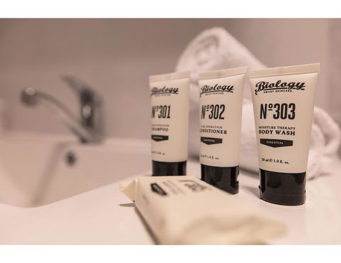 Large, Stylish And Quiet Penthouse Steps From Surf - eTourism Australia 9