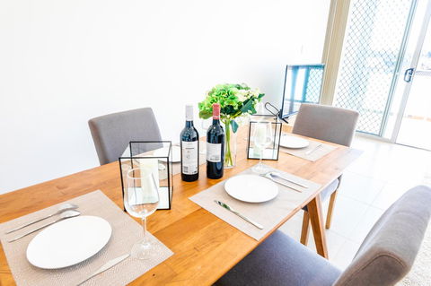 Near Train Station, New 2 BR Apt/free Parking - eTourism Australia 4