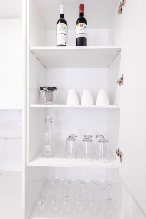 Near Train Station, New 2 BR Apt/free Parking - eTourism Australia 10