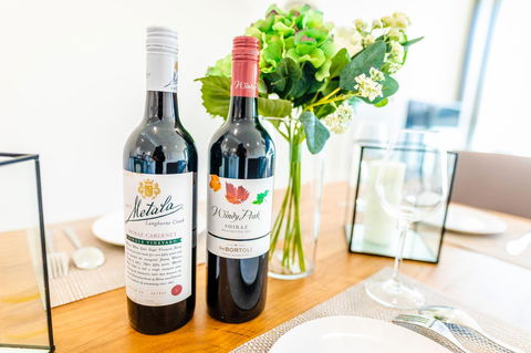 Near Train Station, New 2 BR Apt/free Parking - eTourism Australia 9