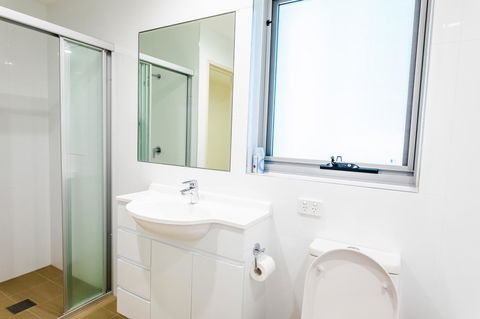 Near Train Station, New 2 BR Apt/free Parking - eTourism Australia 30