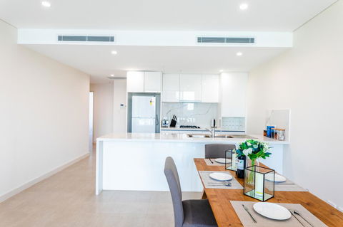 Near Train Station, New 2 BR Apt/free Parking - eTourism Australia 2