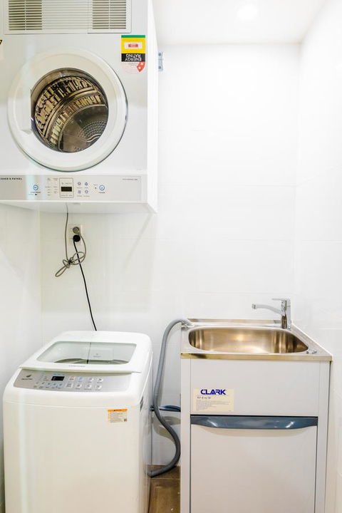 Near Train Station, New 2 BR Apt/free Parking - eTourism Australia 34