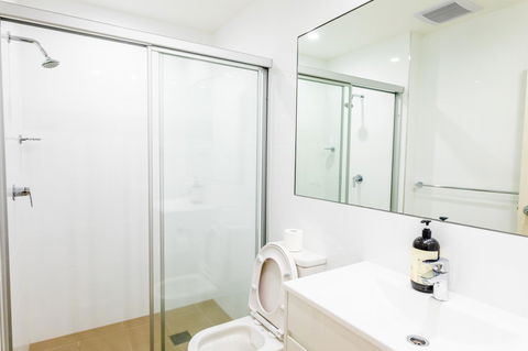 Near Train Station, New 2 BR Apt/free Parking - eTourism Australia 33