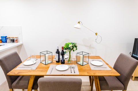 Near Train Station, New 2 BR Apt/free Parking - eTourism Australia 1