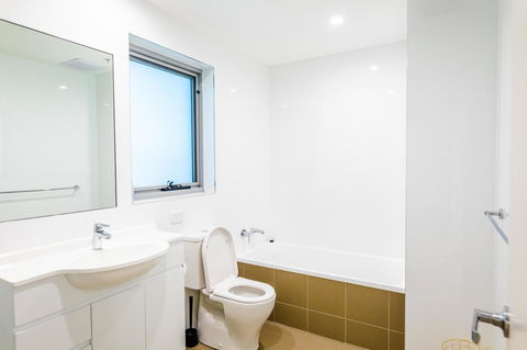 Near Train Station, New 2 BR Apt/free Parking - eTourism Australia 31