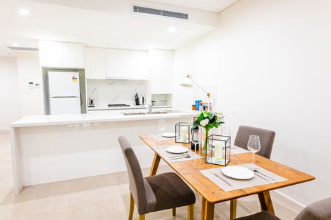 Near Train Station, New 2 BR Apt/free Parking - eTourism Australia 5