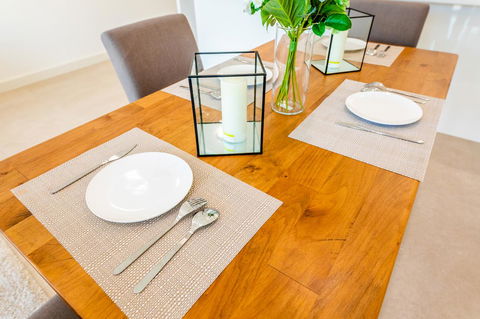 Near Train Station, New 2 BR Apt/free Parking - eTourism Australia 6