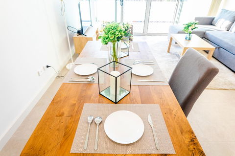 Near Train Station, New 2 BR Apt/free Parking - eTourism Australia 7