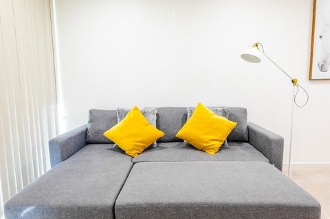 Near Train Station, New 2 BR Apt/free Parking - eTourism Australia 18