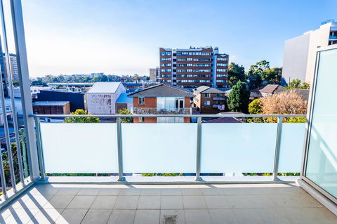 Near Train Station, New 2 BR Apt/free Parking - eTourism Australia 37