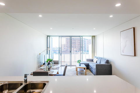 Near Train Station, New 2 BR Apt/free Parking - eTourism Australia 0