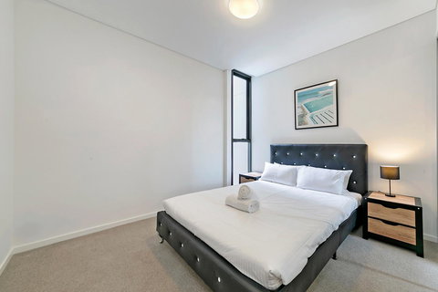 Stylish And Neat Two Bed Apartment In Wentworth Point - eTourism Australia 6