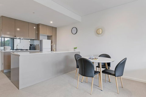 Stylish And Neat Two Bed Apartment In Wentworth Point - eTourism Australia 3
