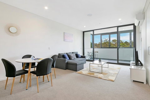 Stylish And Neat Two Bed Apartment In Wentworth Point - eTourism Australia 4