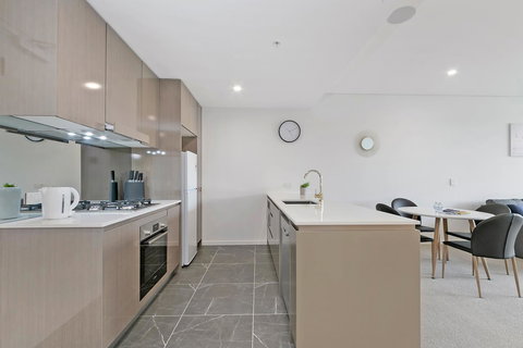 Stylish And Neat Two Bed Apartment In Wentworth Point - eTourism Australia 5