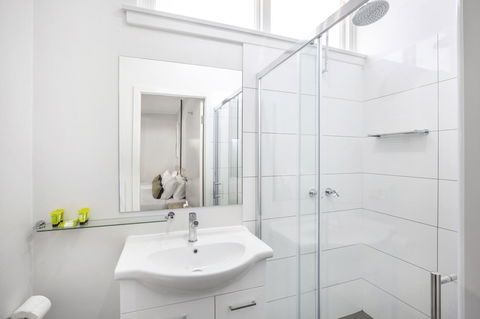 Nightcap At Hume Hotel - eTourism Australia 1