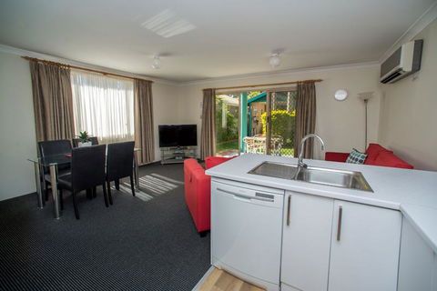 Beaches Serviced Apartments - eTourism Australia 19