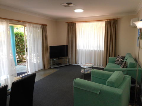 Beaches Serviced Apartments - eTourism Australia 27