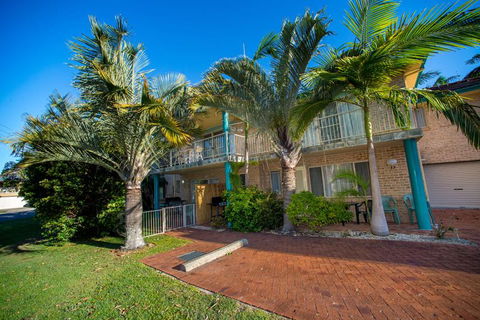 Beaches Serviced Apartments - eTourism Australia 1