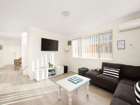 Bombora @ Fingal Bay - eTourism Australia 0